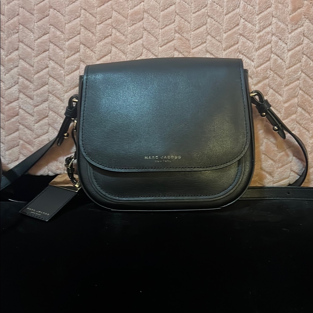 Marc Jacobs Black Crossbody Bag With Sleek Design